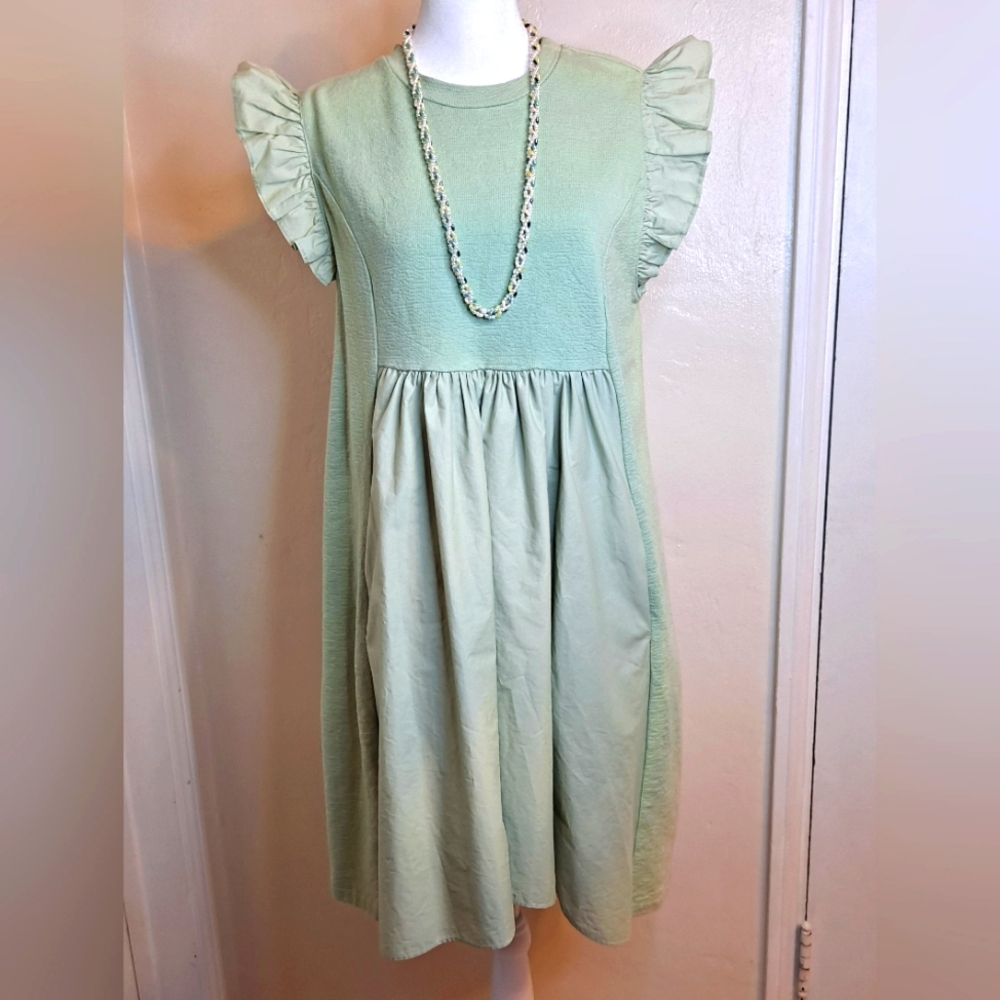 Pale Green Cottagecore Farmers Style Dress Pockets Ruffled Sleeves NWOT Adorable